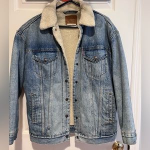 Levis Sherpa Trucker Jacket size XS